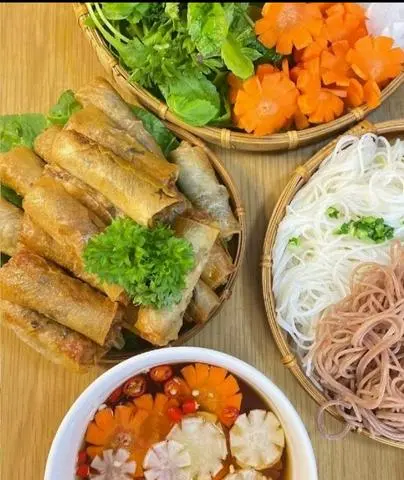 Hình ảnh Bún Chả Giò 