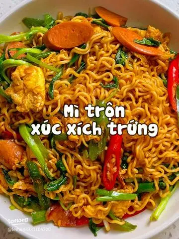 Hình ảnh MÌ TRỘN TRỨNG + XÚC XÍCH