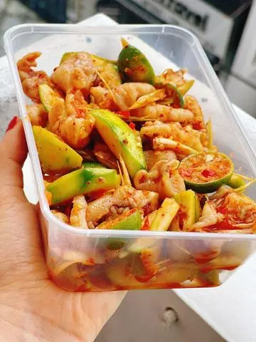 Hình ảnh Chân gà rút xương sốt thái 