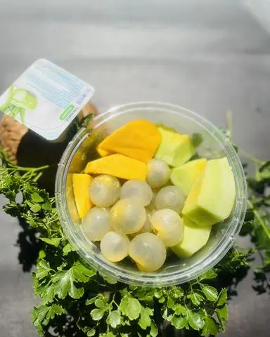 Hình ảnh (Nhãn, Xoài Chín, Dưa Gang) Hộp 800g + 1 Hộp Sữa Chua