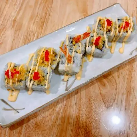 Hình ảnh Cuộn Tôm tempura sốt trứng muối