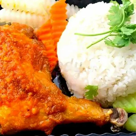 Hình ảnh Cơm đùi gà góc tư sốt thái