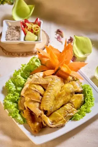 Hình ảnh GÀ TIÊN CẢNH HẤP MẮM NHĨ NGUYÊN CON