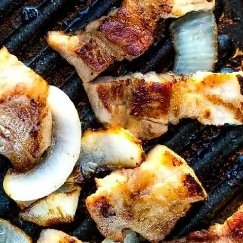 Hình ảnh Ba chỉ bò cuộn nấm kim châm