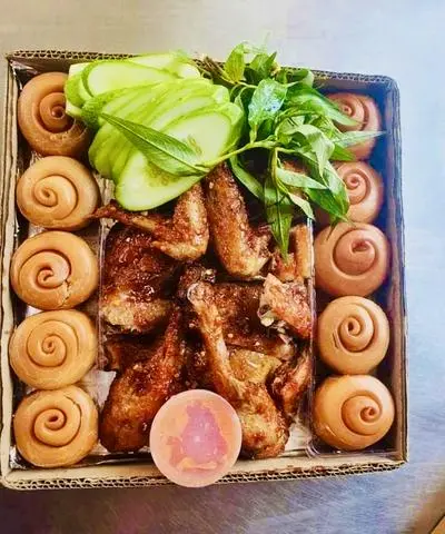 Hình ảnh Gà nướng nguyên con - 10 bánh bao