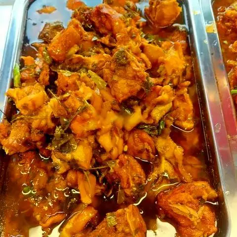 Hình ảnh Cơm gà kho lá giang