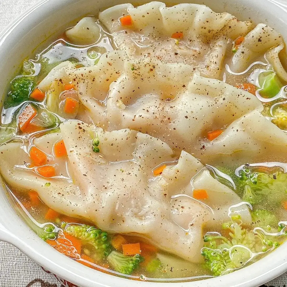 Hình ảnh BÁNH MANDU VÀ CHẢ CÁ NẤU SÚP RAU CỦ