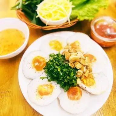 Hình ảnh Bánh Căn Trứng Muối