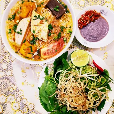 Hình ảnh Combo bún riêu cua mọc chả 2 loại + Trà tắc 