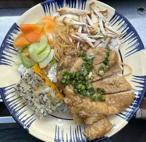 Hình ảnh Cơm sườn bì chả