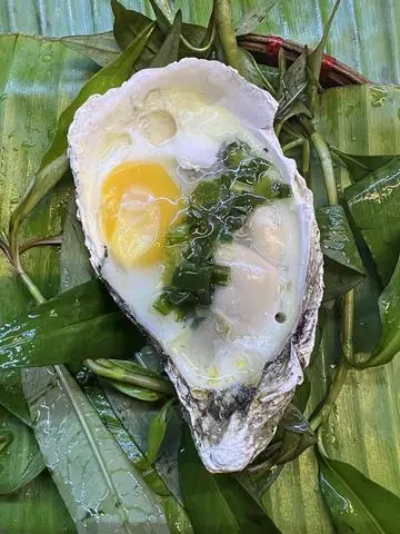 Hình ảnh Hàu nướng cút mỡ hành