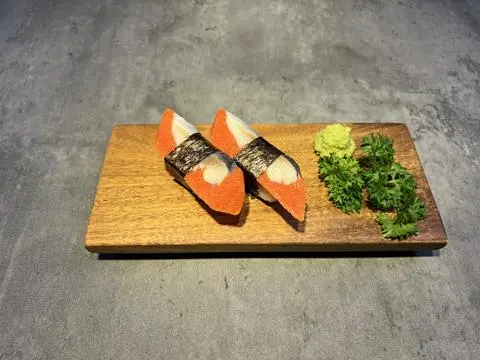 Hình ảnh Sushi cá ép trứng đỏ - A6