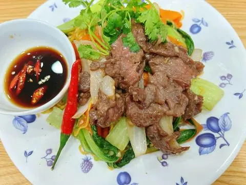 Hình ảnh mì gói xào bò 