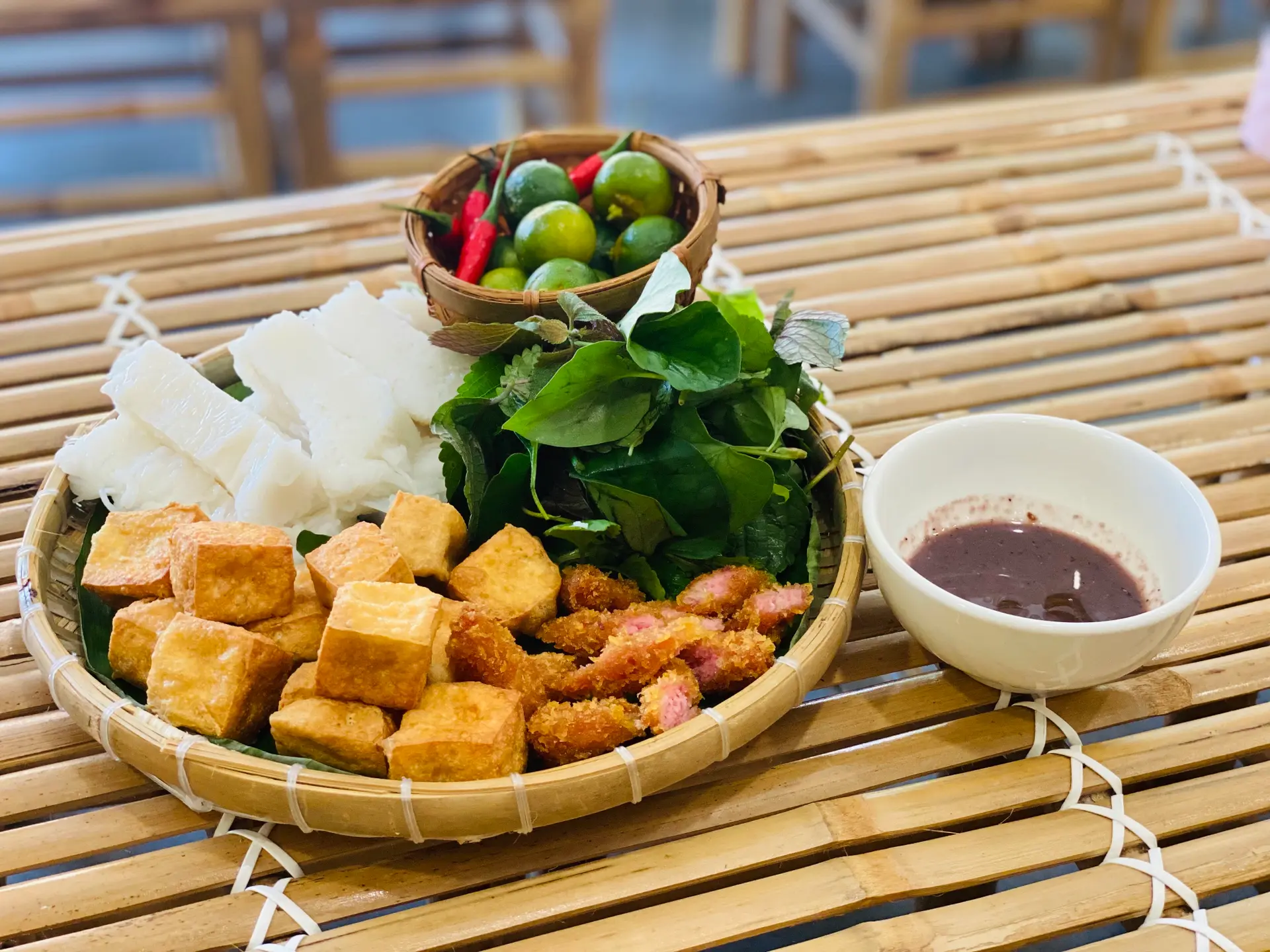 Hình ảnh Bún, Đậu, Nem Chiên