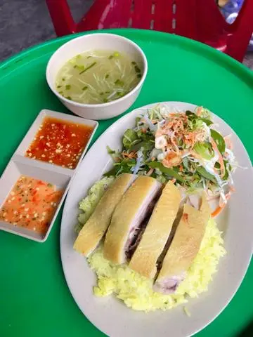 Hình ảnh Cơm gà chặt gỏi 