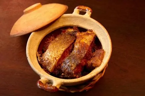 Hình ảnh Cá trắm đen kho riềng