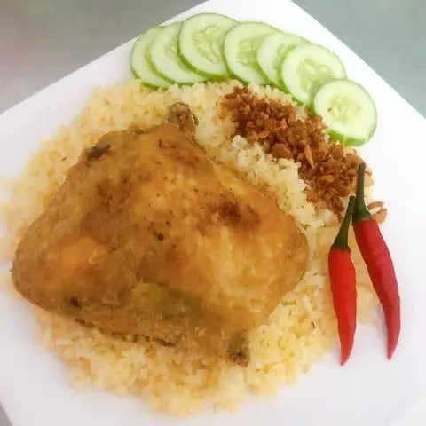 Hình ảnh Cơm Gà Chiên Nước Mắm