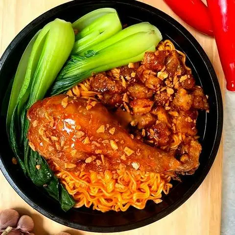 Hình ảnh Mì trộn tóp mỡ gà mắm tỏi