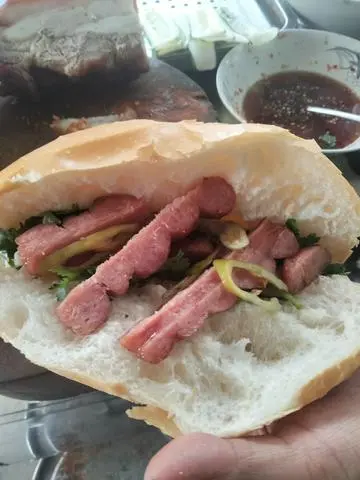 Hình ảnh BÁNH MÌ THỊT NƯỚNG 