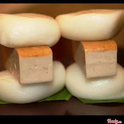 Hình ảnh Bánh Dày Kẹp Chả Quế