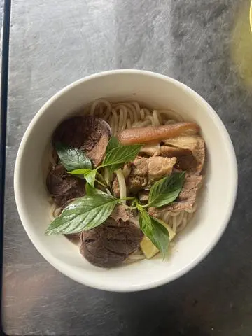Hình ảnh Bún bò nạm giò