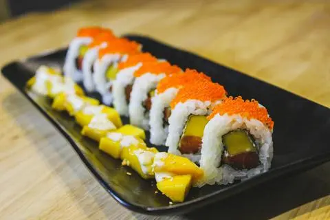 Hình ảnh Sake Mango Roll