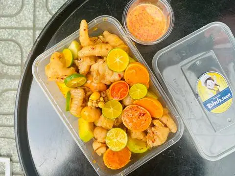 Hình ảnh Chân gà rút xương sốt Thái mix trứng non (size Trung)