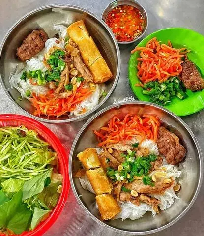 Hình ảnh bún thịt nướng - chả giò 