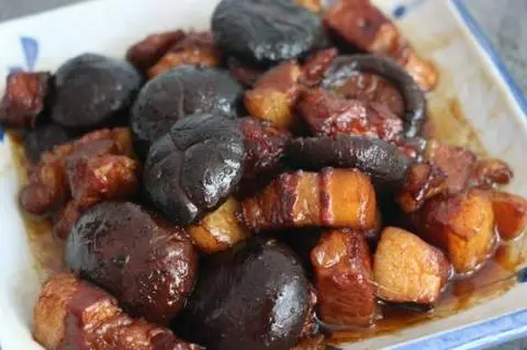 Hình ảnh Thịt kho nấm