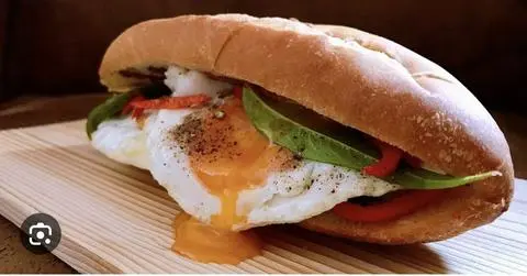 Hình ảnh bánh mi cá moi-1 kỳ nước