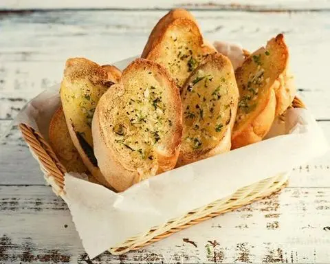 Hình ảnh Bánh mì bơ tỏi