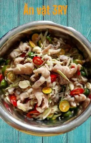 Hình ảnh Chân gà rút xương sả tắc