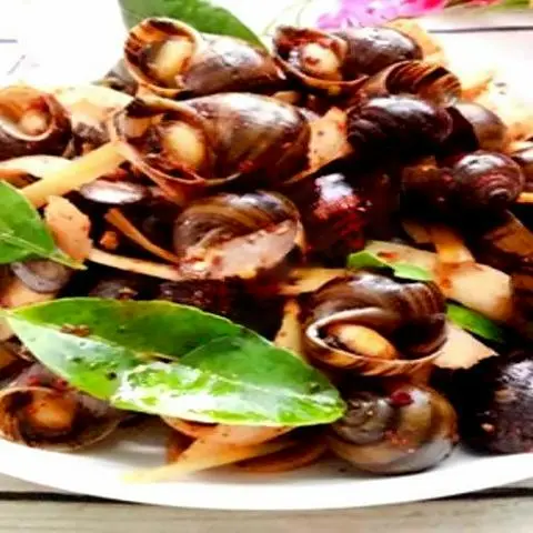 Hình ảnh Ốc Lác Xào Bơ Cay