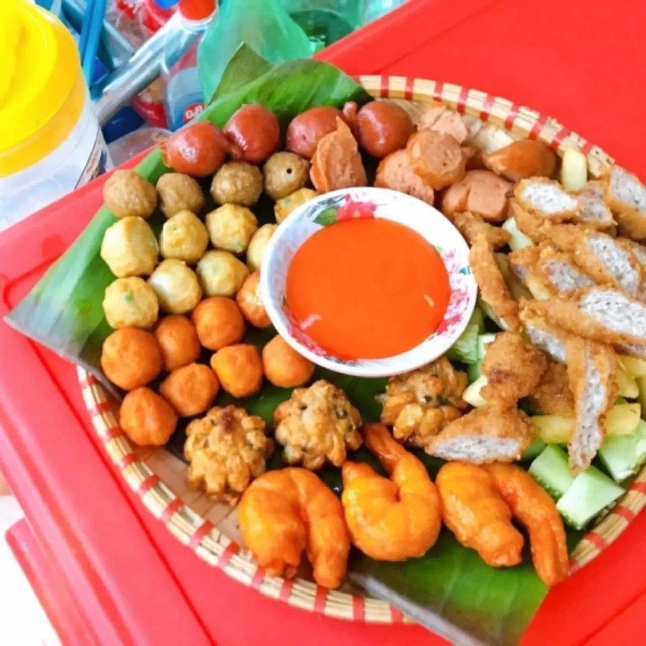 Hình ảnh Combo mẹt viên chiên thập cẩm + 2 ly Cocacola