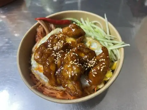 Hình ảnh Cơm Trộn , Ba Rọi Heo Giòn , ốpla