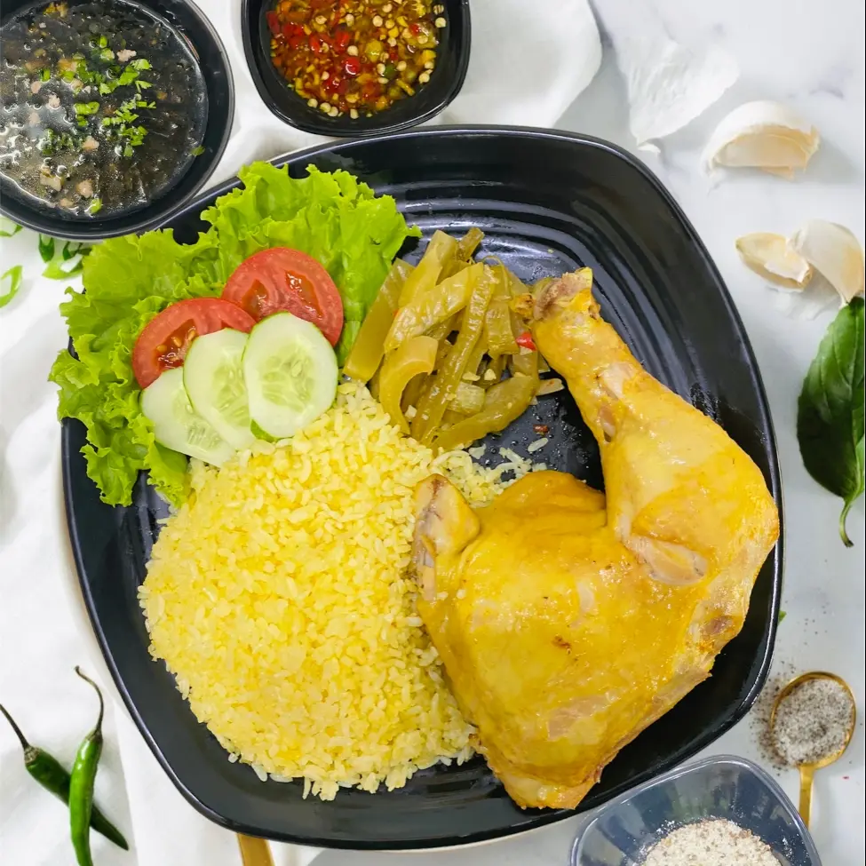 Hình ảnh Cơm Gà Góc Tư Luộc Mắm Gừng 
