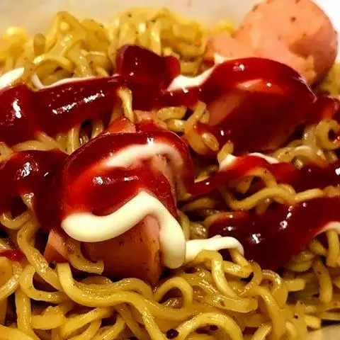 Hình ảnh Mì trộn xúc xích