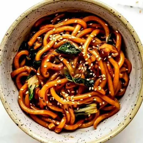 Hình ảnh Vegan udon stir fry - mì udon xào chay