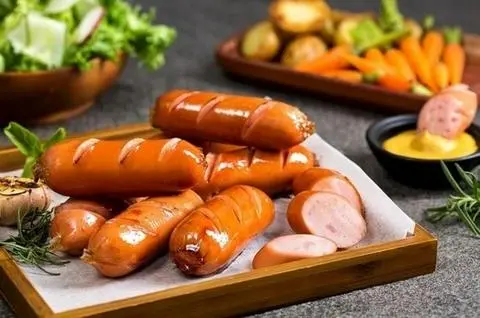 Hình ảnh Xúc xích Đức chiên