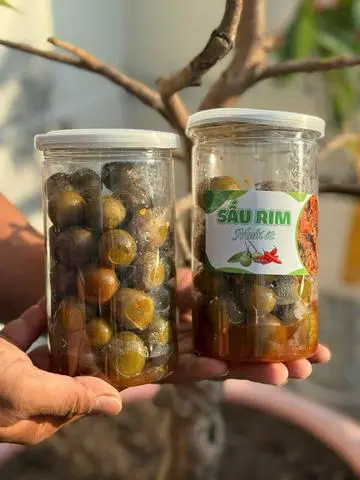 Hình ảnh Sấu rim muối ớt 