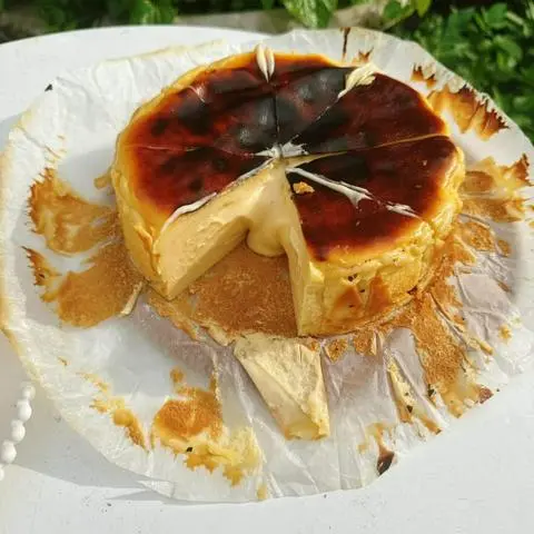Hình ảnh Basgue burnt cheese cake 