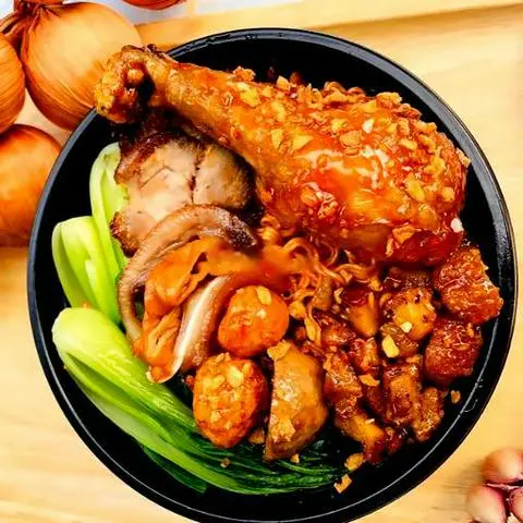Hình ảnh Mì trộn tóp mỡ mắm tỏi đặc biệt
