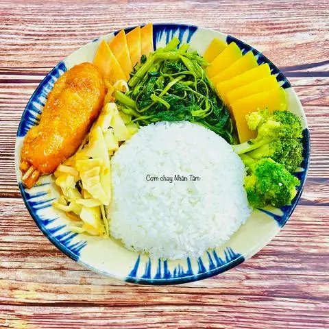 Hình ảnh Cơm đùi gà sả sốt chua ngọt chay