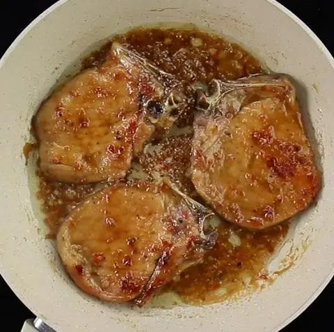 Hình ảnh Cơm Sườn Cốt Lết Kho Cay