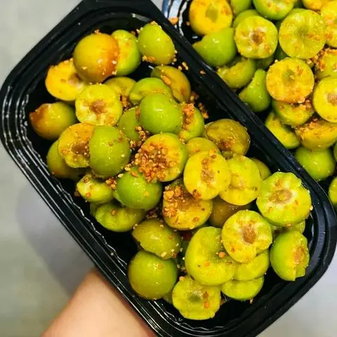 Hình ảnh Mận Róc Hạt Dầm Muối Ớt Siêu Ngon 