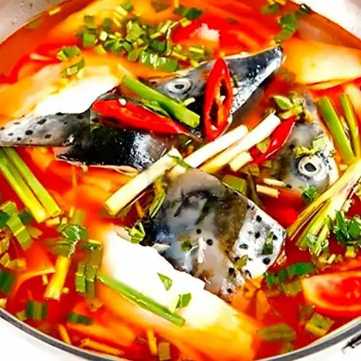 Hình ảnh Lẩu Đầu Cá Hồi Măng Chua
