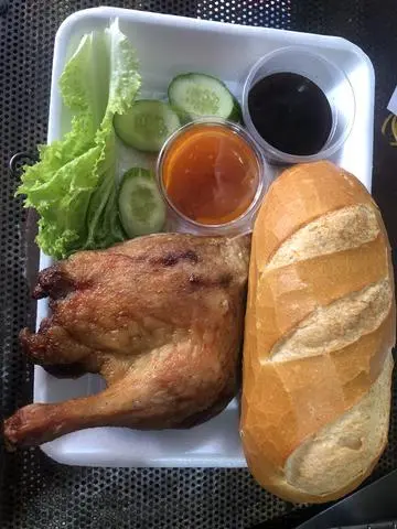 Hình ảnh 1/4 vịt nướng sốt tiêu đen +1 bánh mì 