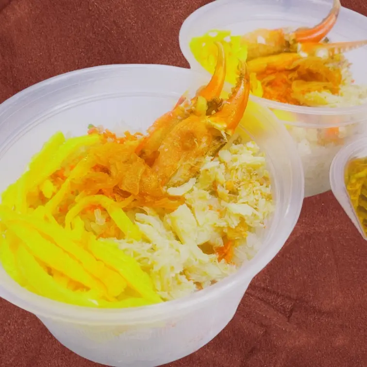 Hình ảnh Xôi Cua Thịt, Càng Cua, Chà Bông Heo Sợi Tép Hành + Tặng Sốt Tương Hành Phi
