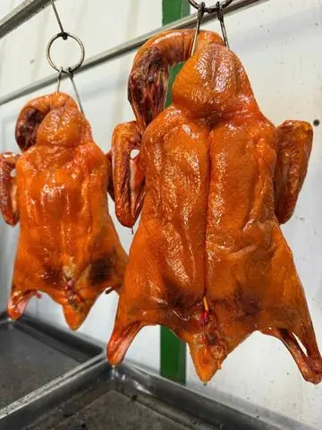 Hình ảnh Vịt quay tiêu xanh 1/2 con 