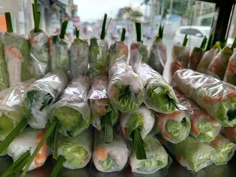 Hình ảnh 5 cuốn tôm - tai - thịt và 3 cuốn tôm thịt
